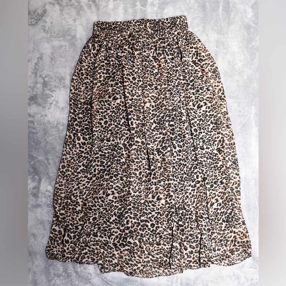 Leopard print midi skirt size L